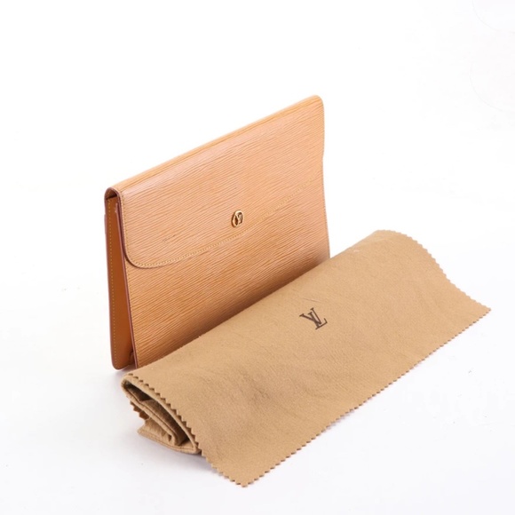 RARE Louis Vuitton Montaigne 27 Clutch in Winnipeg Sable Epi - Picture 2 of 6